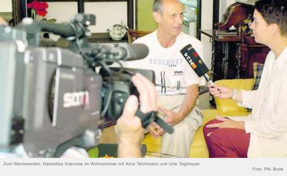Bild vom Interview von SAT.1 mit Arno Teichmann zu seinem Marathonlauf auf der chinesischen Mauer in 2006
